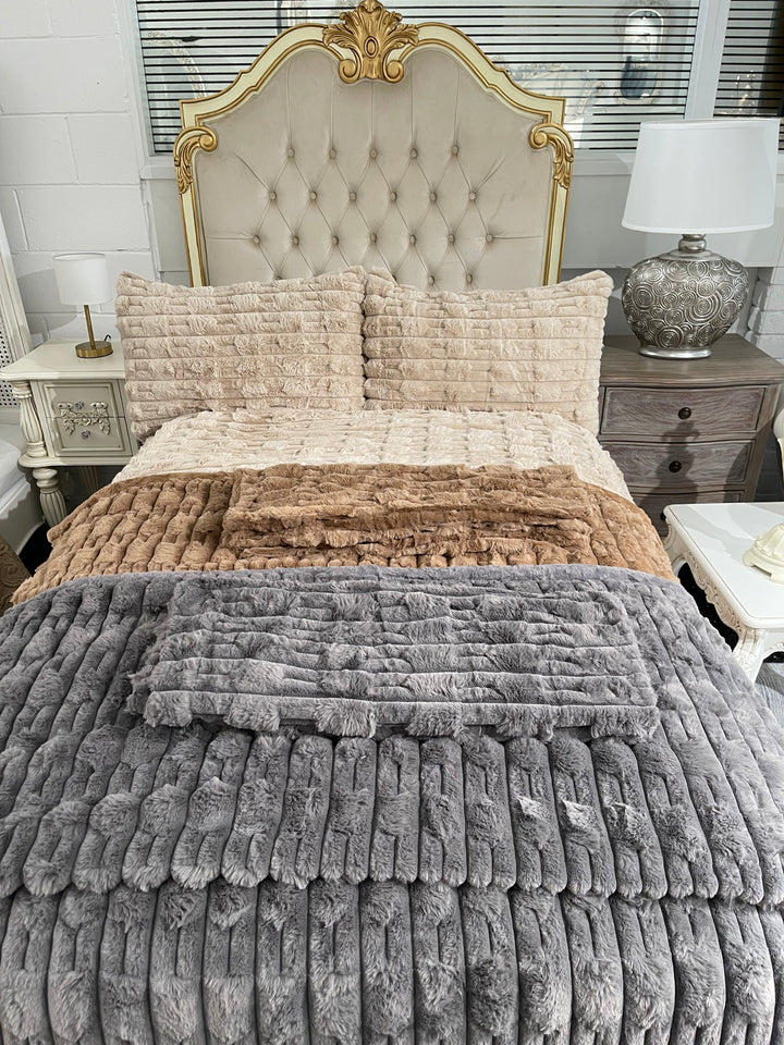 Beige Fluffy Blanket Set