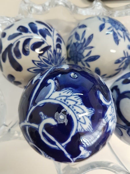 Blue & White 6 Decorator Balls Round Orbs 3" darling colour. Pretty set of 6 blue & white ceramic balls look great in a bowl.